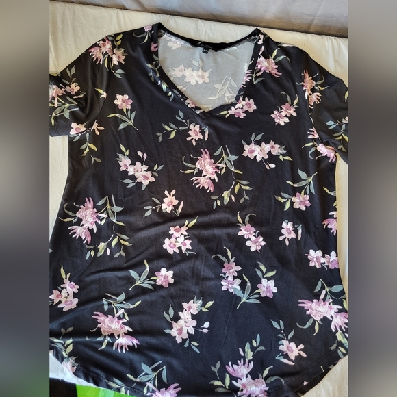 Eclipse Black and Pink Floral Short Sleeve Top, Size XL - Picture 6 of 6